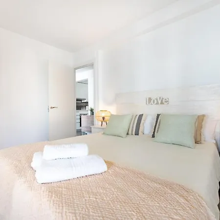 Bright 2-bedroom With Terrace And Parking Near The 公寓