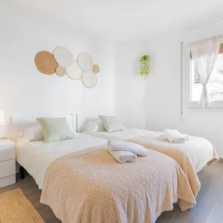 Bright 2-bedroom With Terrace And Parking Near The *