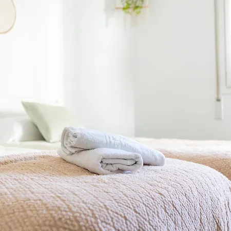 Bright 2-bedroom With Terrace And Parking Near The 公寓