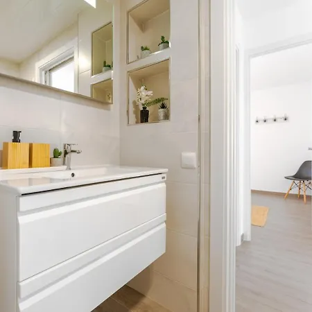 公寓 Bright 2-bedroom With Terrace And Parking Near The 萨洛