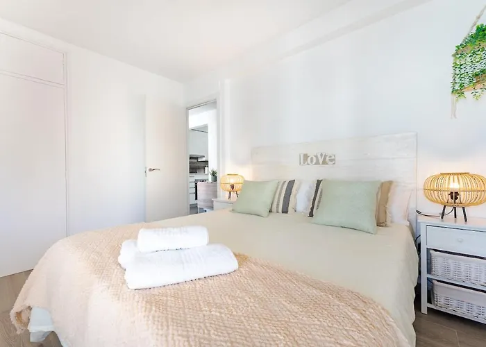 Bright 2-bedroom With Terrace And Parking Near The 公寓