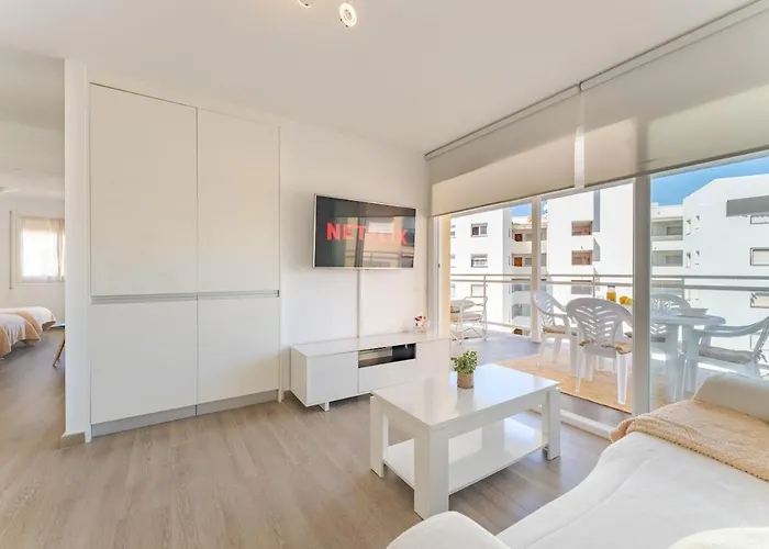 公寓 Bright 2-bedroom With Terrace And Parking Near The 萨洛