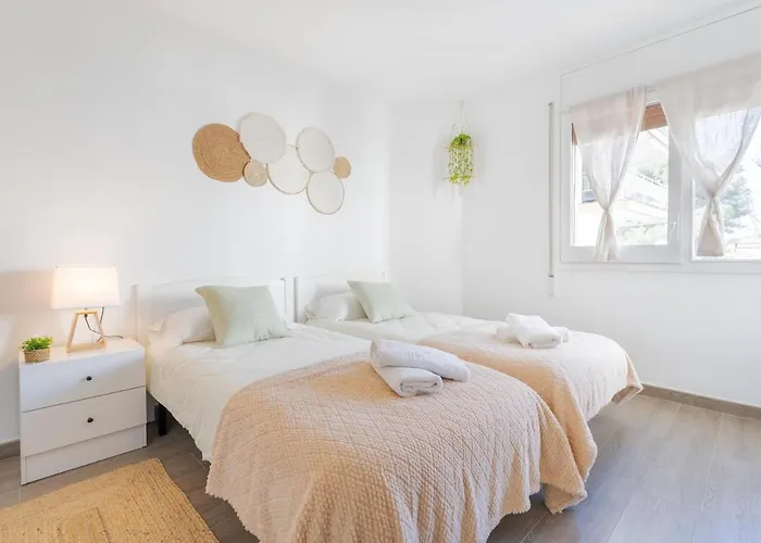 Bright 2-bedroom With Terrace And Parking Near The *