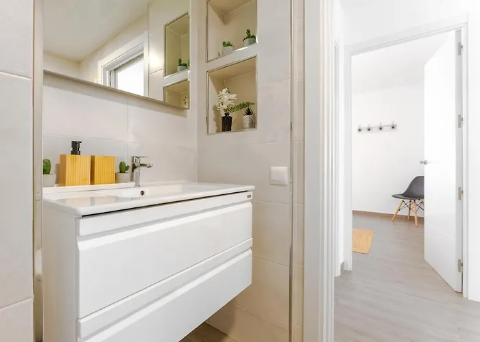 公寓 Bright 2-bedroom With Terrace And Parking Near The 萨洛